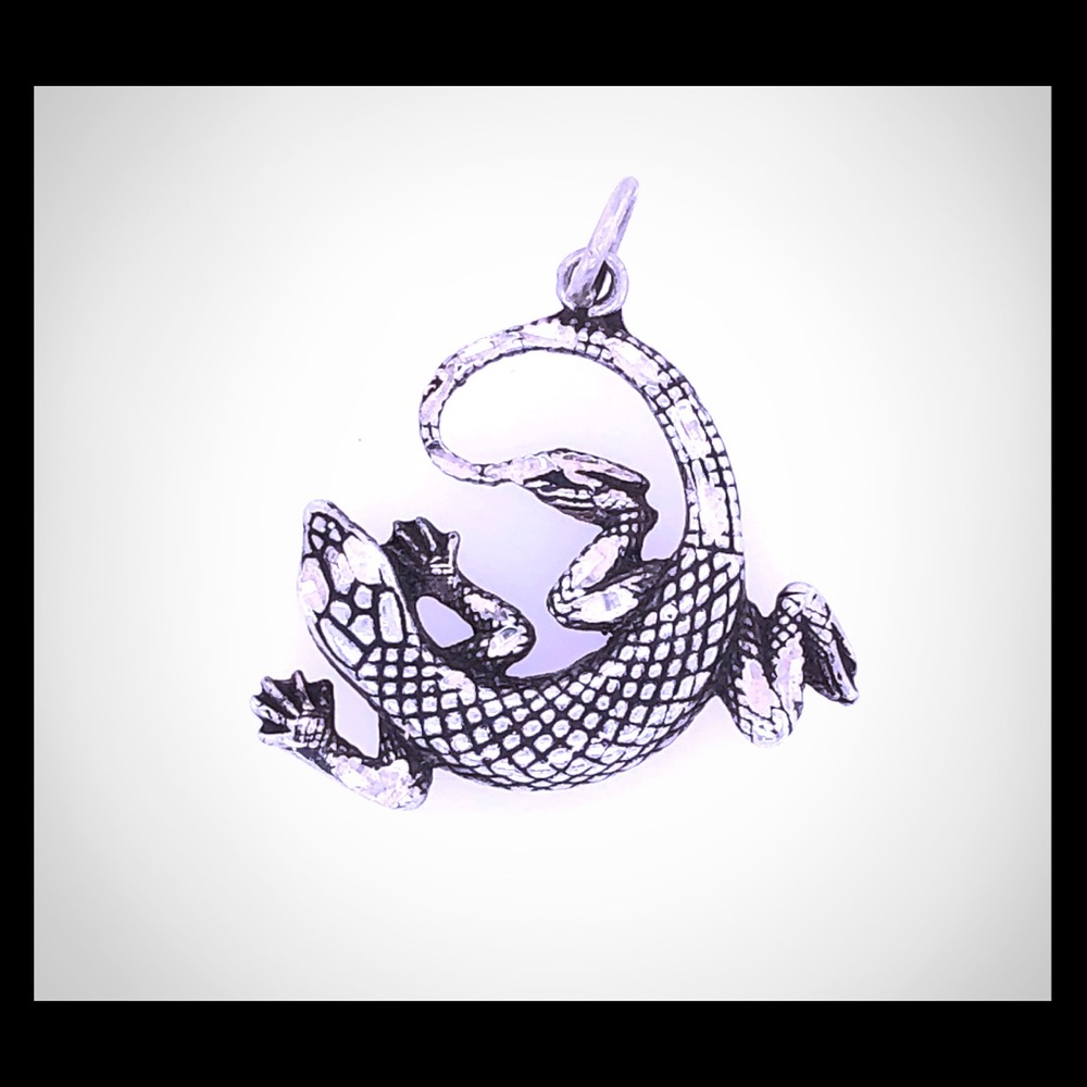 Sterling silver lizard pendant